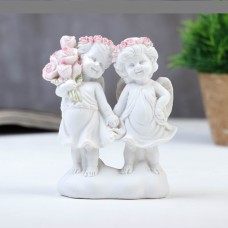 Сувенир полистоун Белоснежные ангелы в розовых веночках с букетом роз4280772